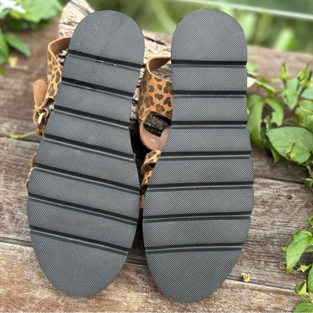 Anthropologie Leopard Print Fisherman Sandals. Size 40/9 - Picture 5 of 5